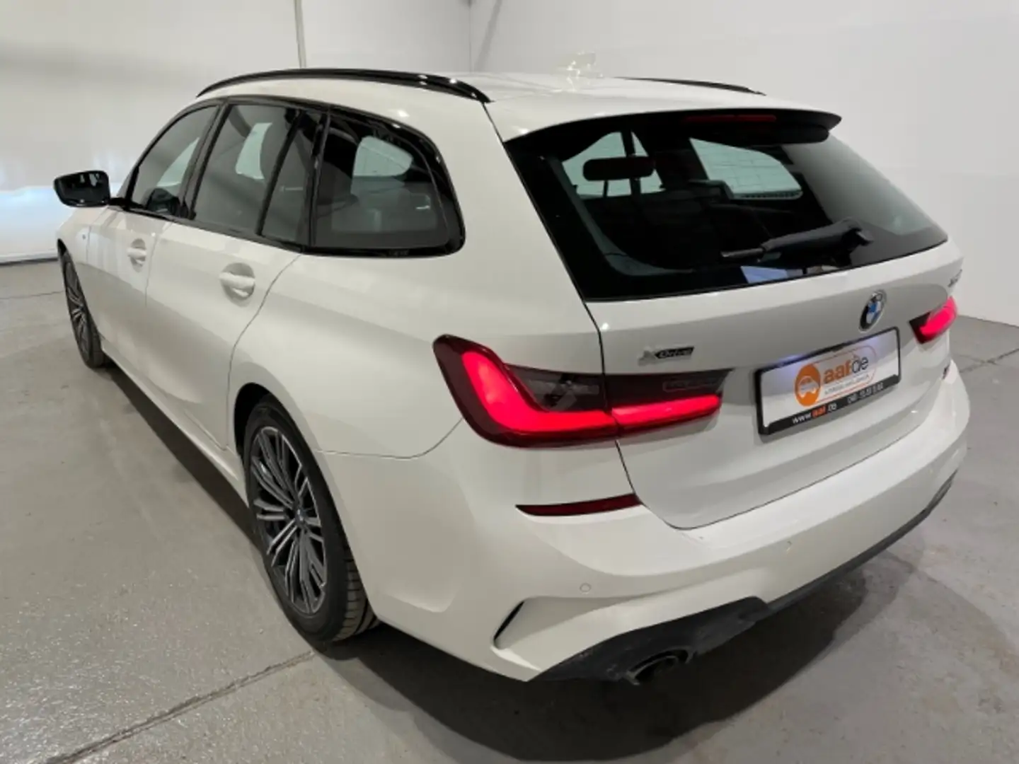 BMW 330 D Touring xDrive M Sport Automatik EU6d Weiß - 2