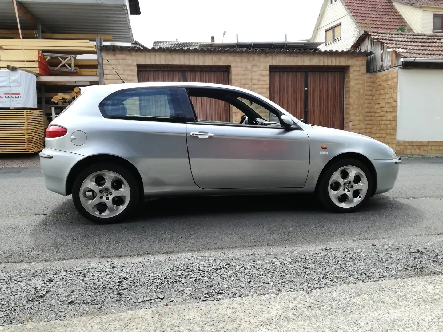 Alfa Romeo 147 147 1.6 Twin Spark Distinctive Silber - 2