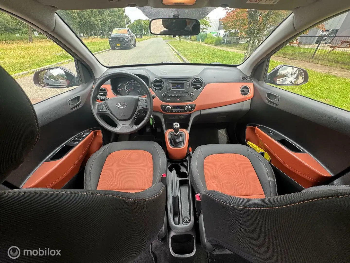 Hyundai i10 1.0i i-Motion Comfort Klima Elek.Pakket Nap Zwart - 2