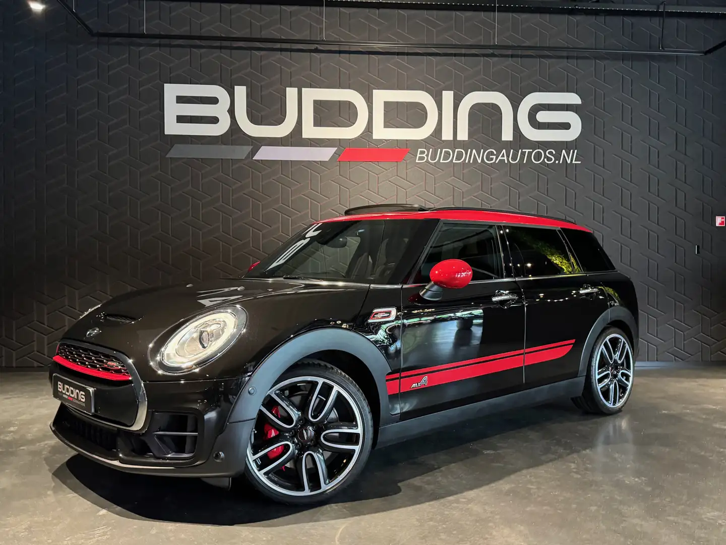 MINI John Cooper Works Clubman Mini 2.0 ALL4 Chili | Pano | Keyless Noir - 1