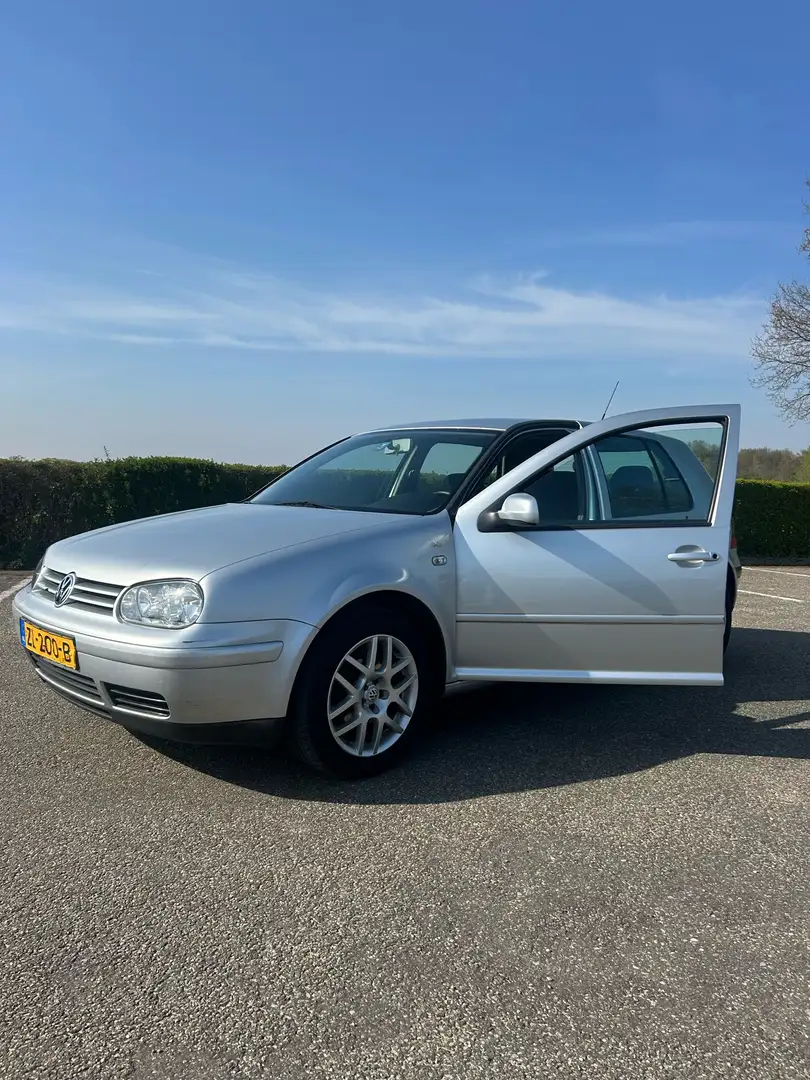 Volkswagen Golf 1.6-16V Highline Grijs - 2