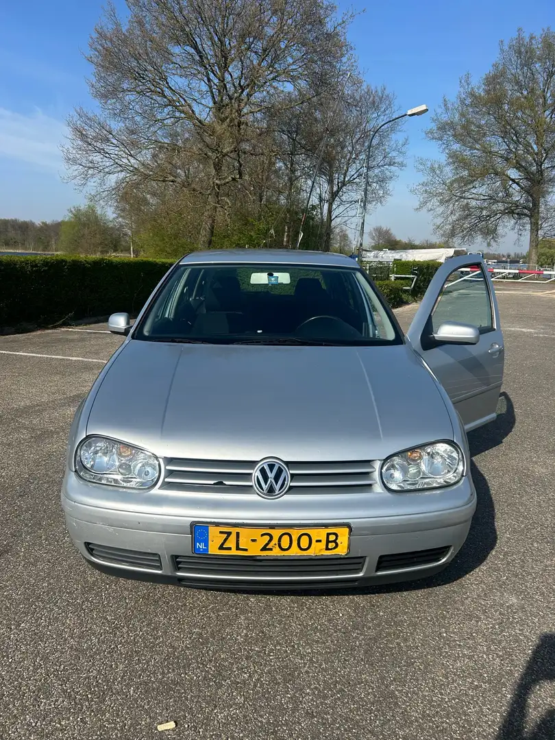 Volkswagen Golf 1.6-16V Highline Grijs - 1