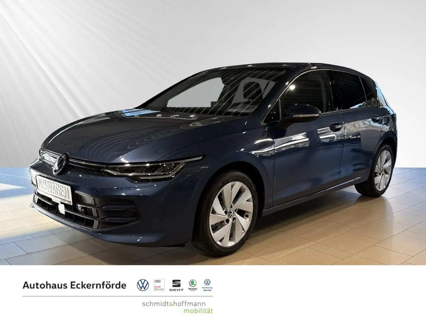 Volkswagen Golf VIII 1,5 Life Klima Einparkhilfe Panoramadach Blauw - 1