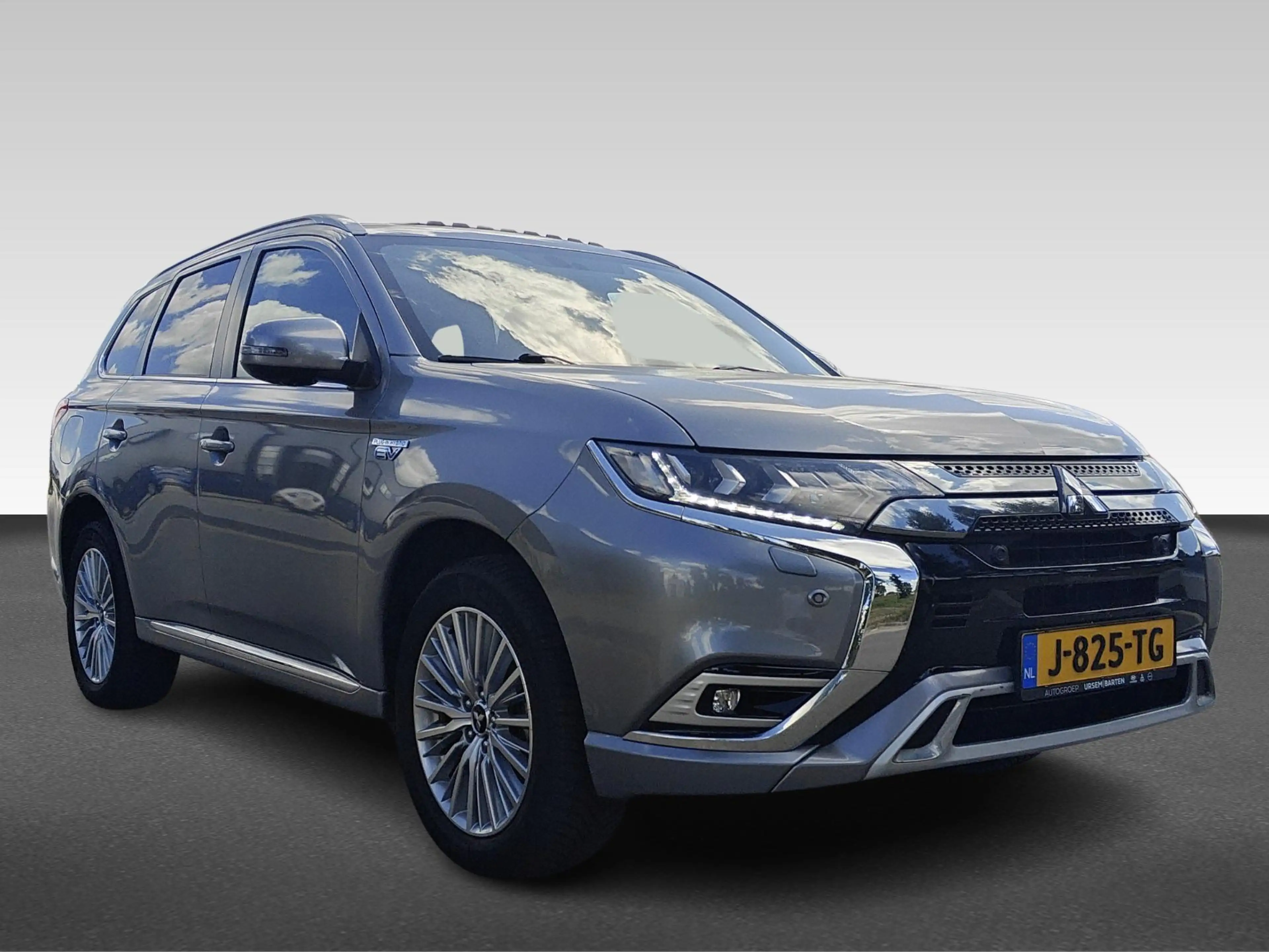 Mitsubishi Outlander 2.4 PHEV Intense+ | Achteruitrijcamera | Apple Car — photo 8