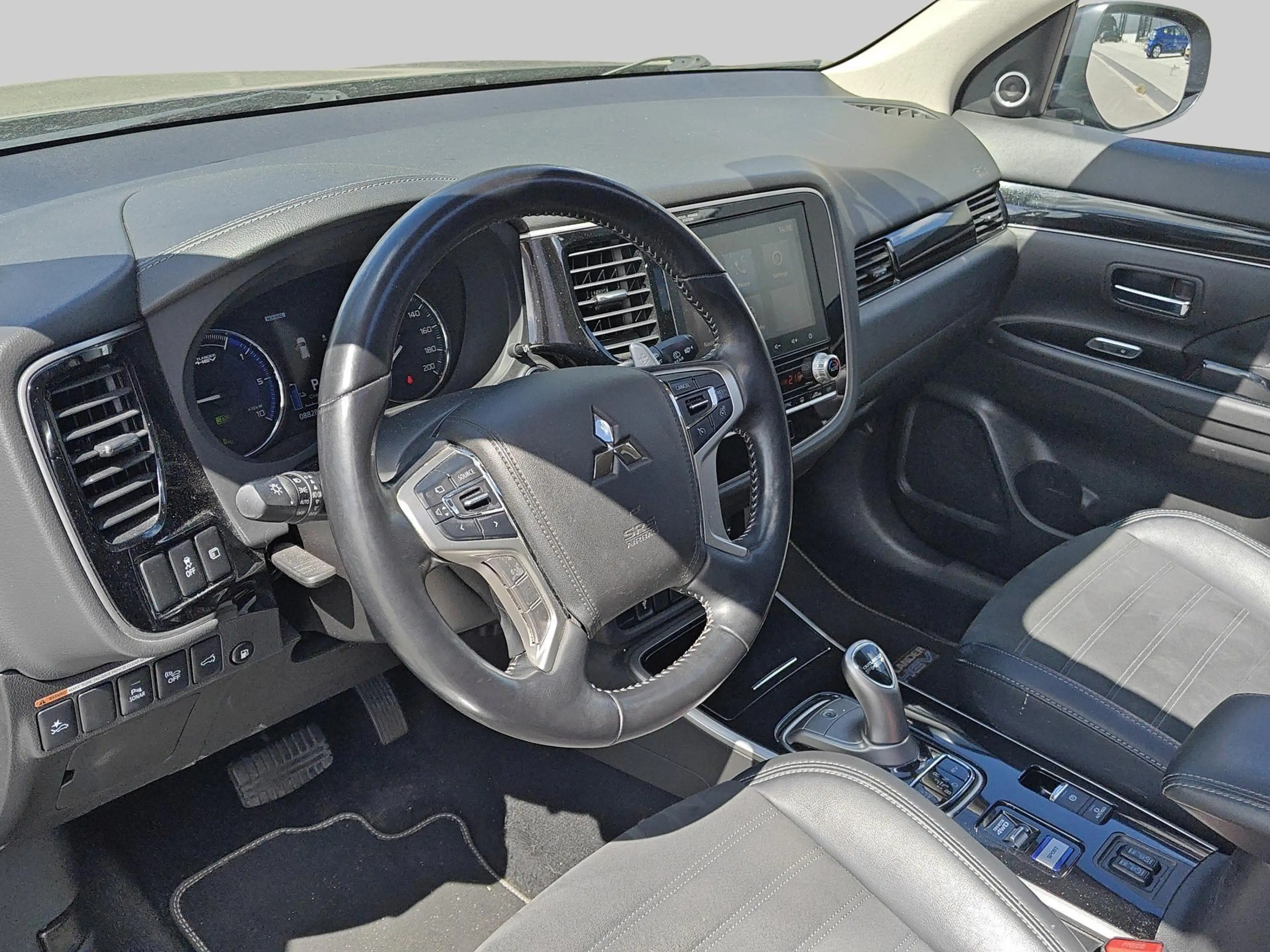 Mitsubishi Outlander 2.4 PHEV Intense+ | Achteruitrijcamera | Apple Car — photo 4