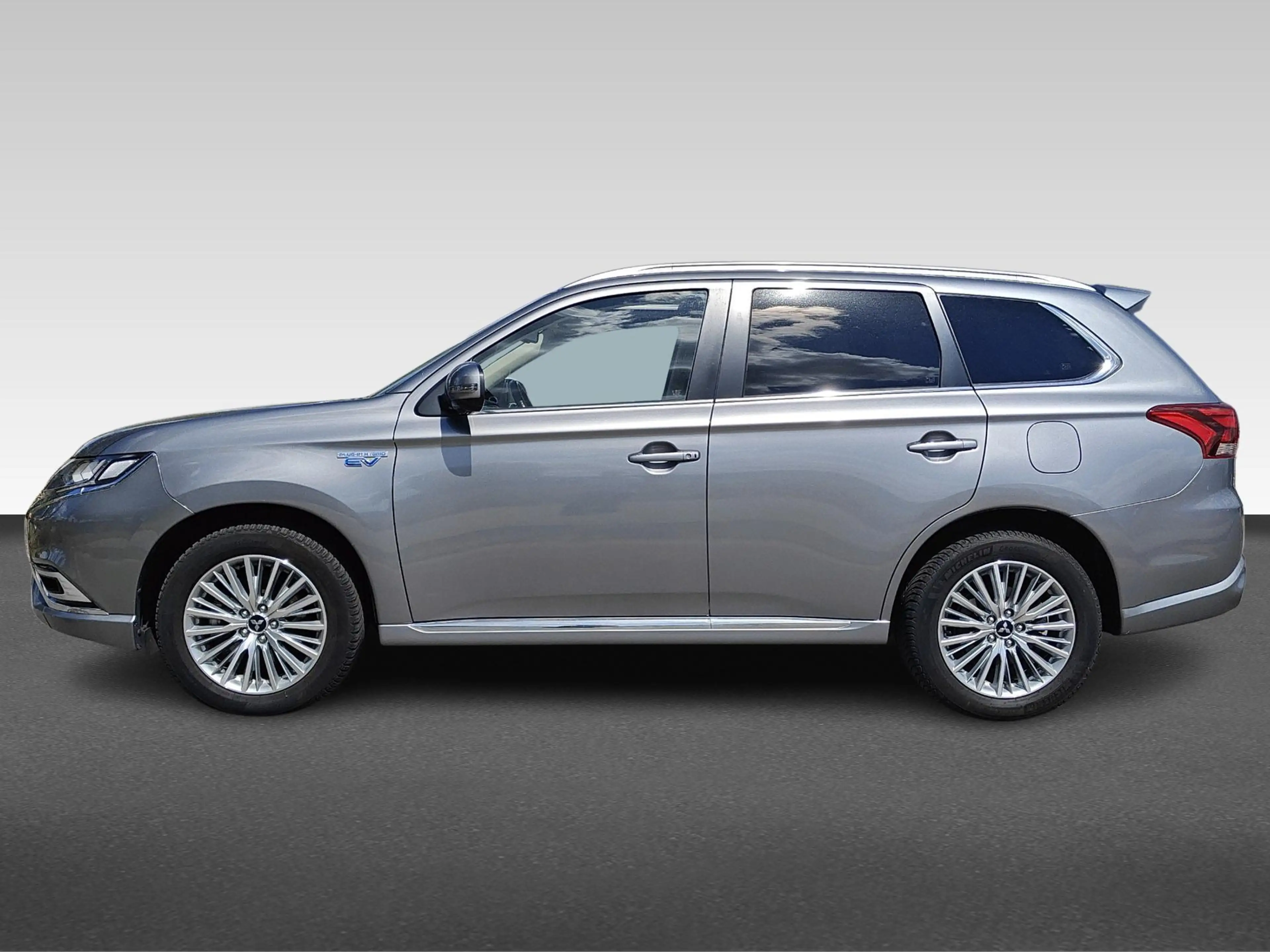 Mitsubishi Outlander 2.4 PHEV Intense+ | Achteruitrijcamera | Apple Car — photo 2
