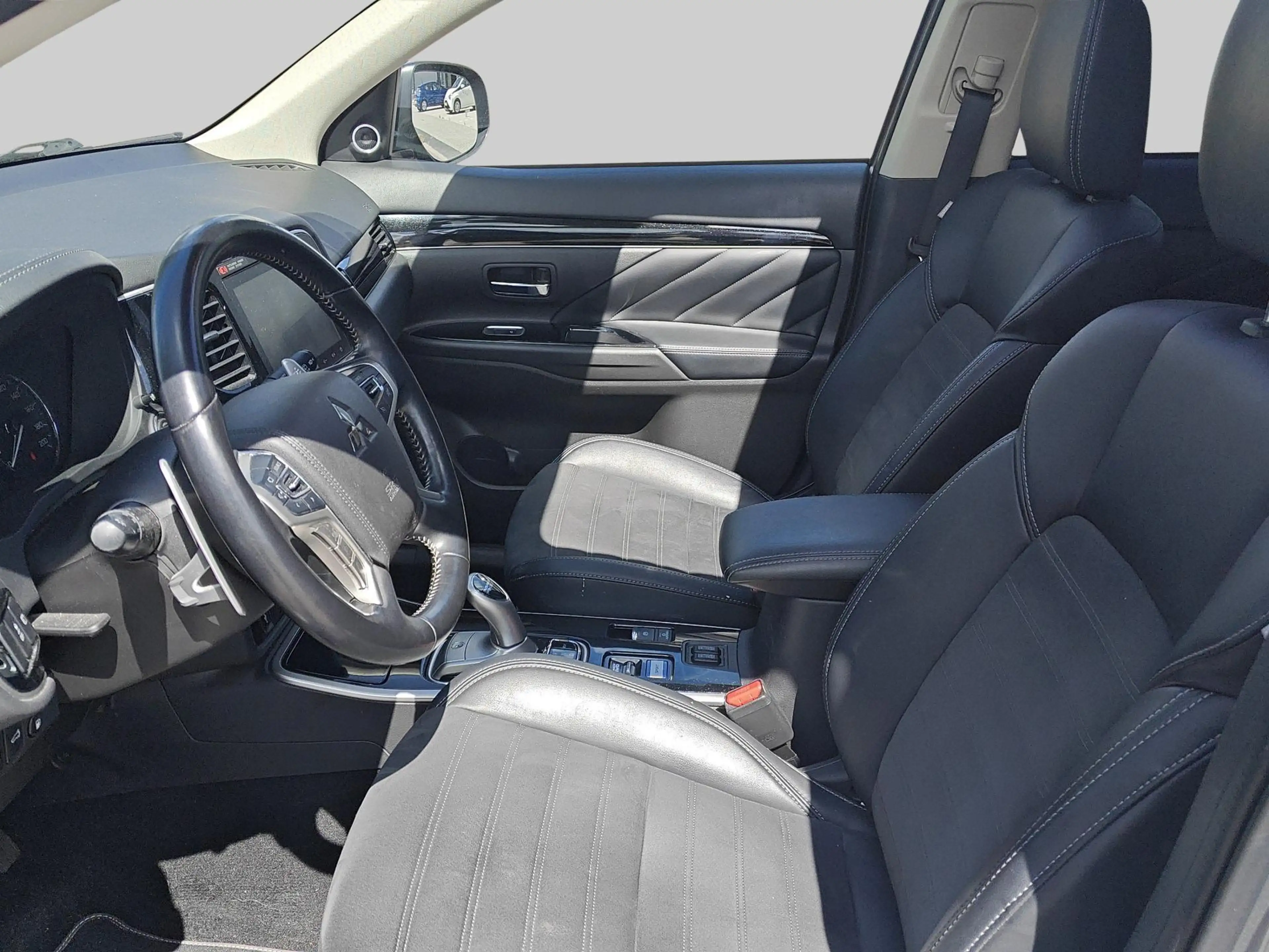Mitsubishi Outlander 2.4 PHEV Intense+ | Achteruitrijcamera | Apple Car — photo 12