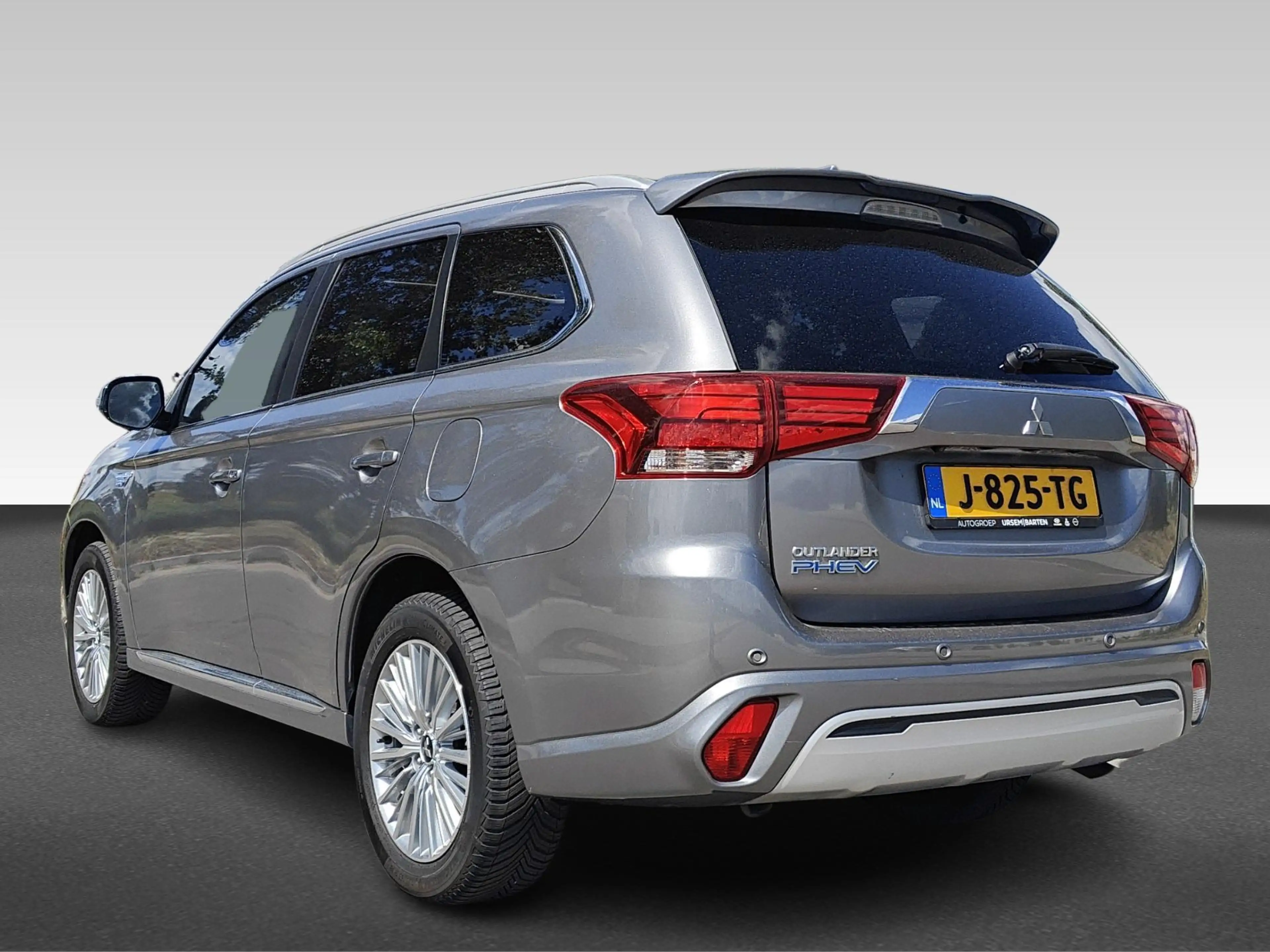 Mitsubishi Outlander 2.4 PHEV Intense+ | Achteruitrijcamera | Apple Car — photo 3