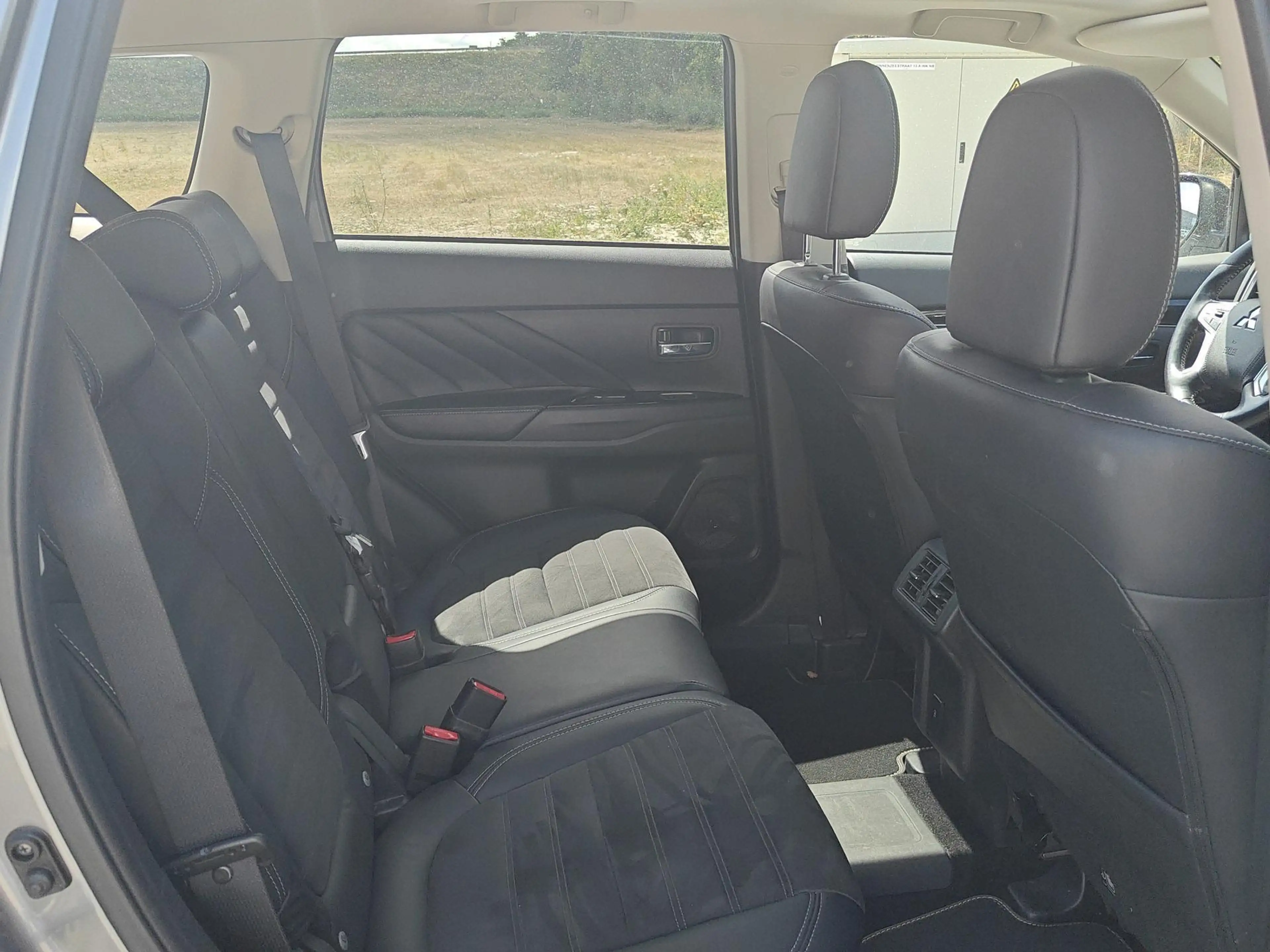 Mitsubishi Outlander 2.4 PHEV Intense+ | Achteruitrijcamera | Apple Car — photo 13
