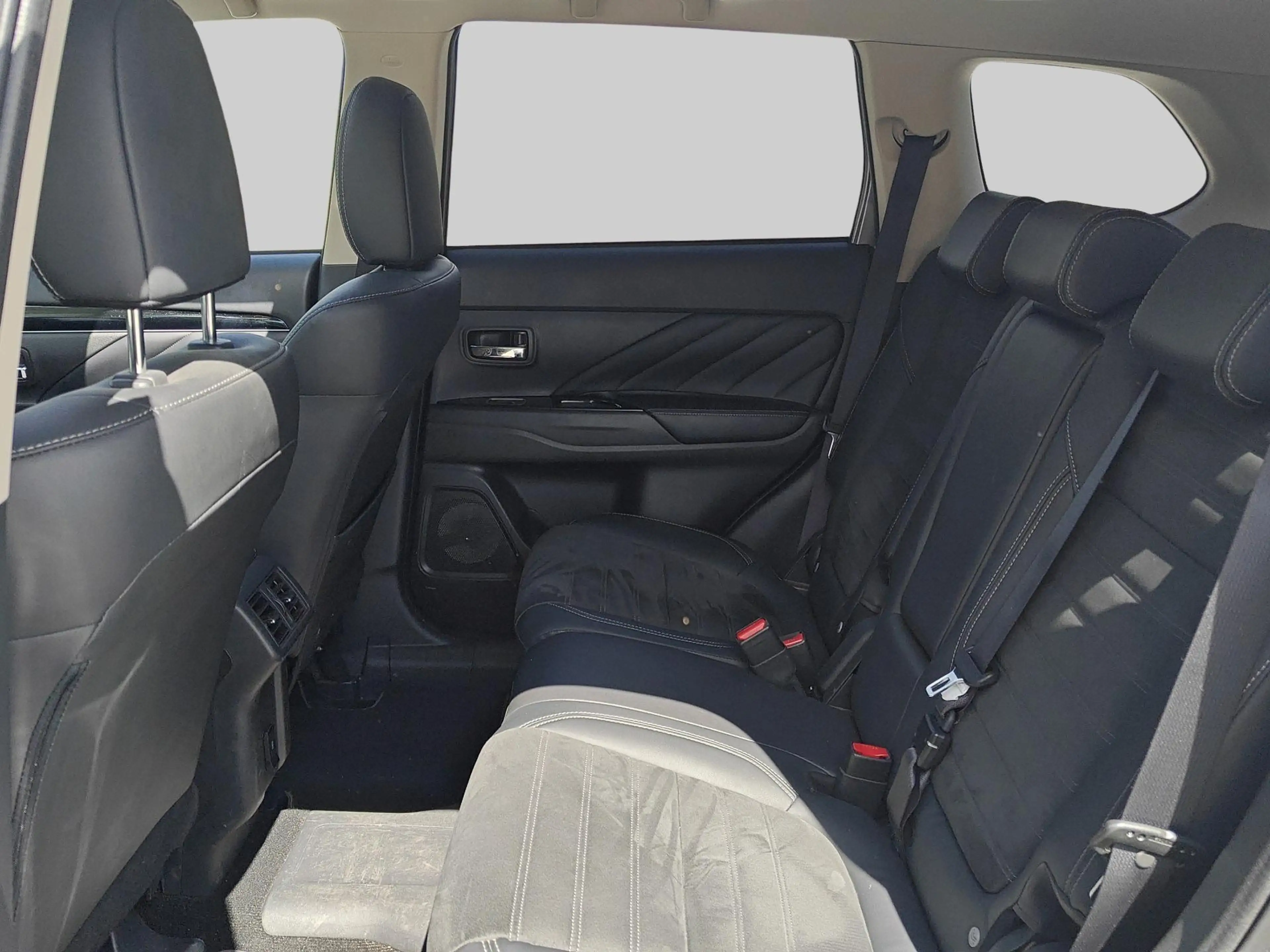 Mitsubishi Outlander 2.4 PHEV Intense+ | Achteruitrijcamera | Apple Car — photo 6