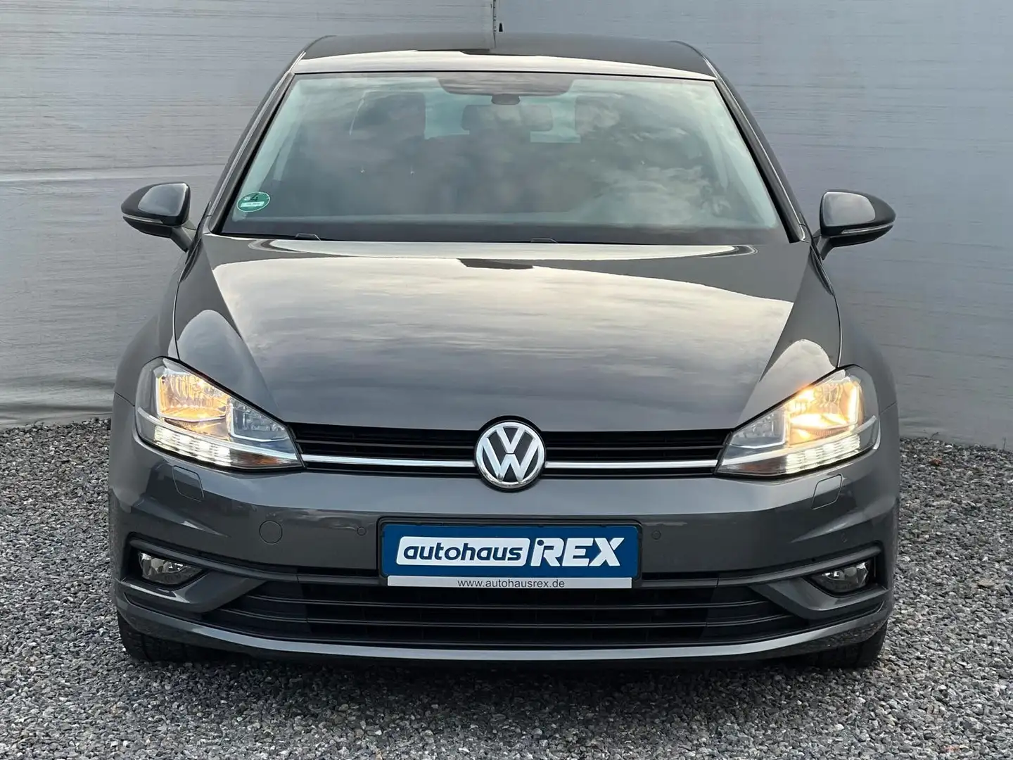 Volkswagen Golf VII Limousine BMT NAVI CarPlay PDC Grau - 2