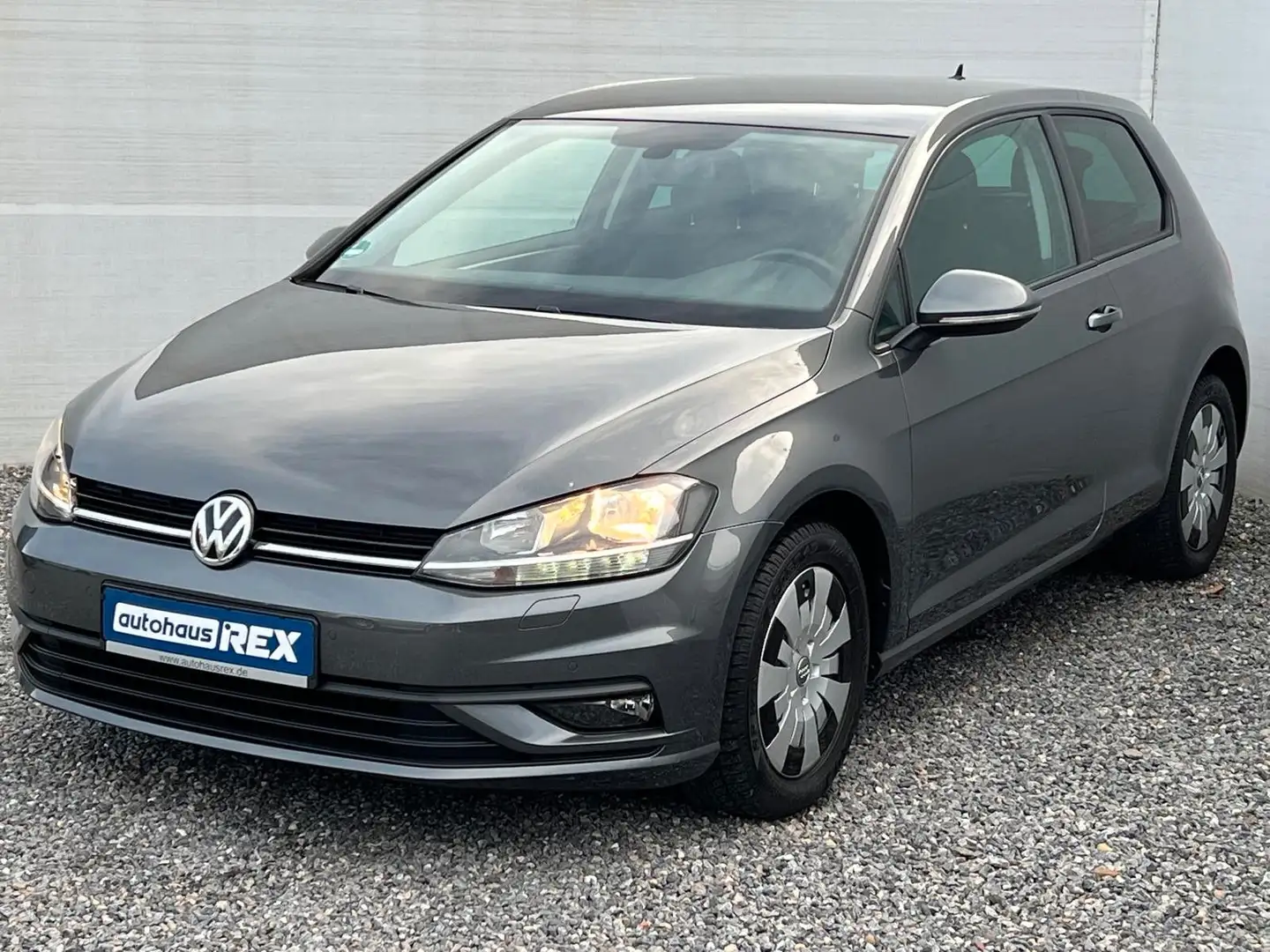 Volkswagen Golf VII Limousine BMT NAVI CarPlay PDC Grau - 1
