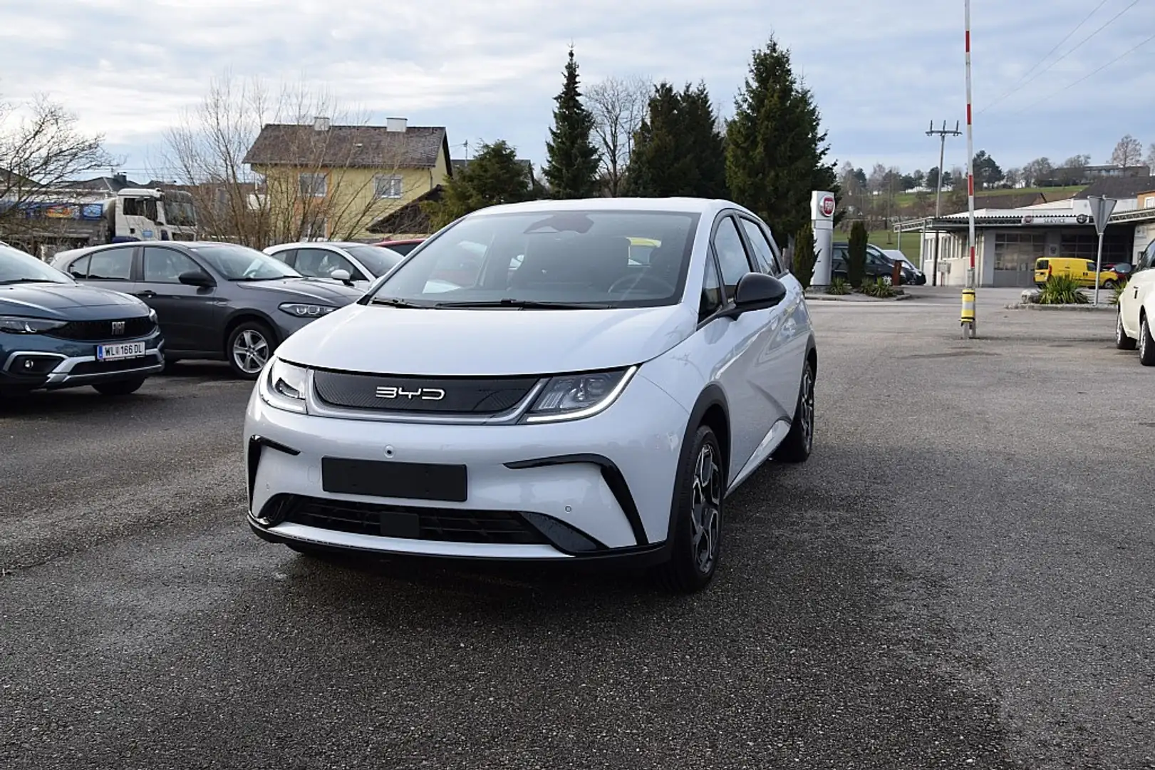 BYD Dolphin 60,4 kWh Comfort *Lagerfahrzeug* Weiß - 1