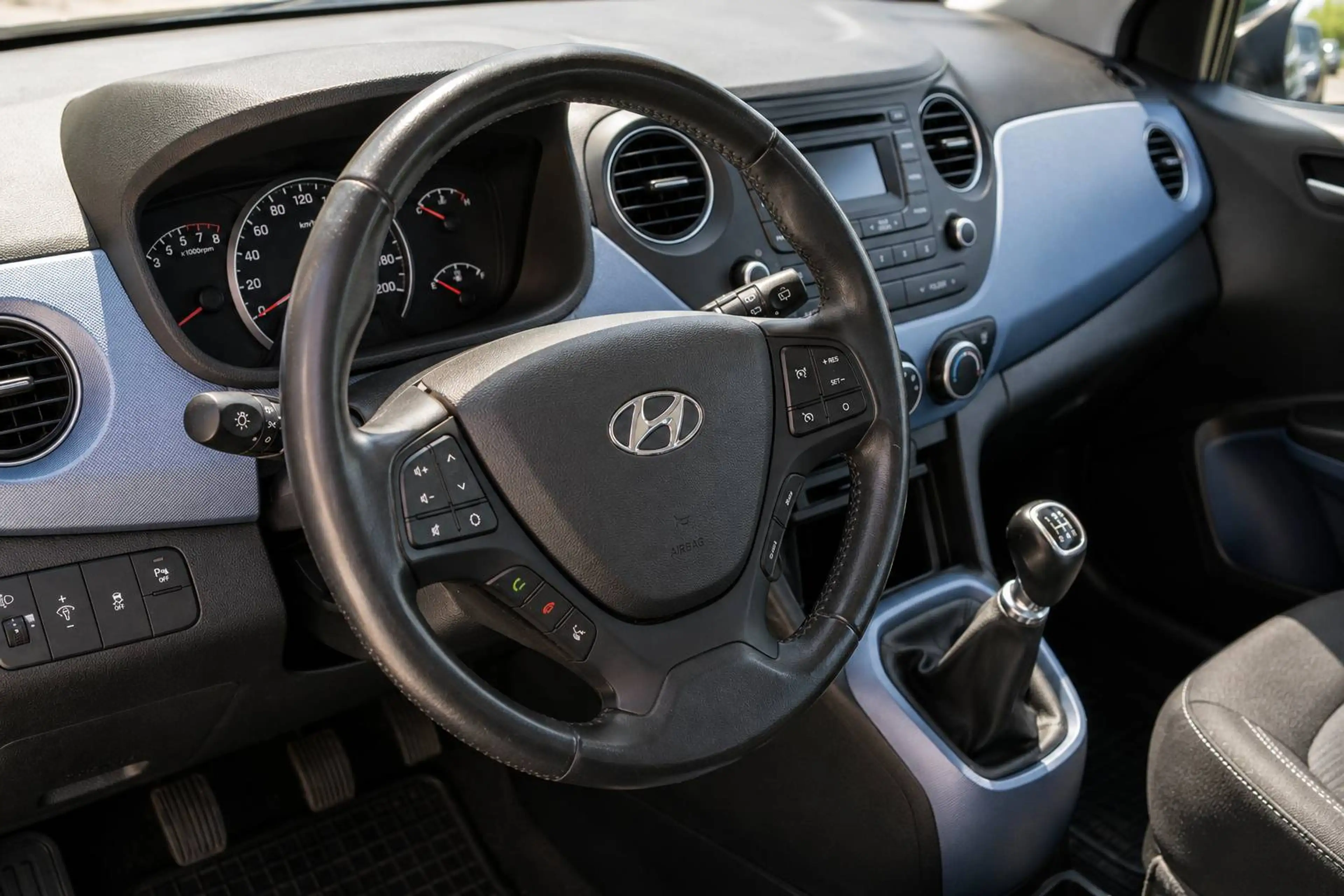 Hyundai i10 - 1.2i Trend - Pano - Heated Seats - Clim - Cruise Control — photo 11