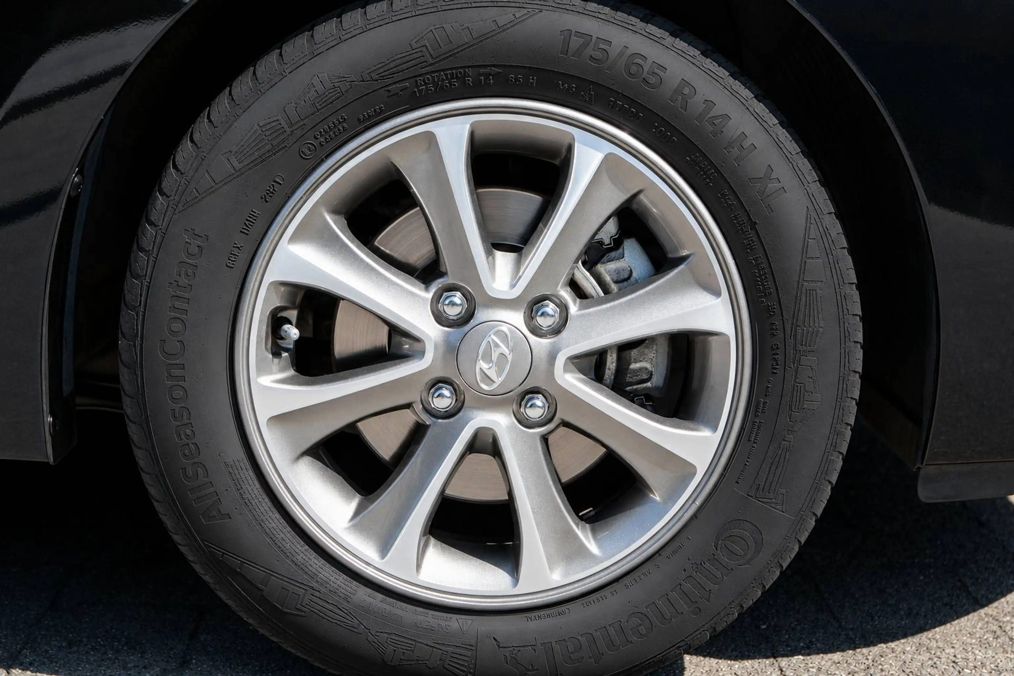 Hyundai i10 - 1.2i Trend - Pano - Heated Seats - Clim - Cruise Control — photo 7