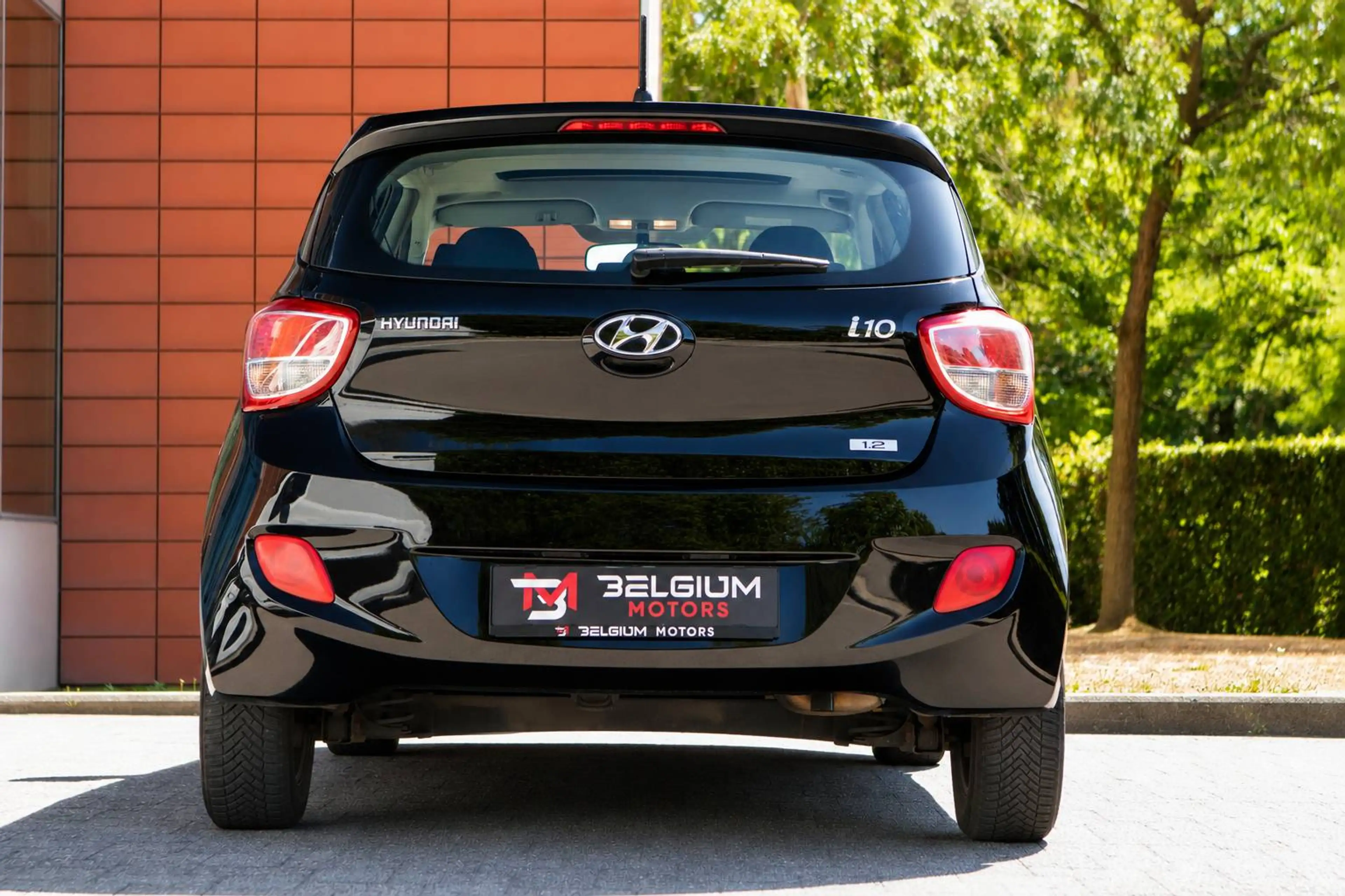 Hyundai i10 - 1.2i Trend - Pano - Heated Seats - Clim - Cruise Control — photo 4