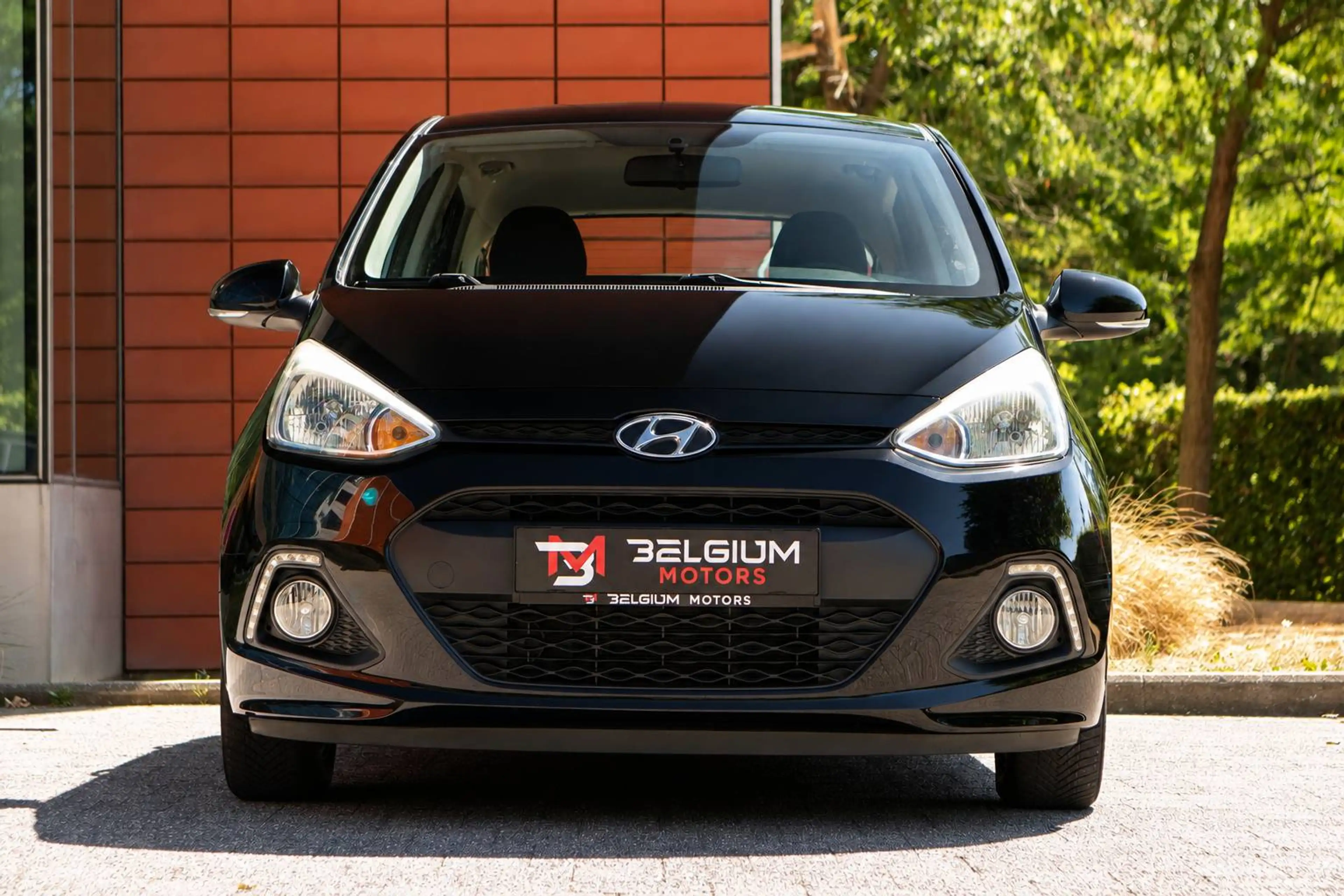Hyundai i10 - 1.2i Trend - Pano - Heated Seats - Clim - Cruise Control — photo 3
