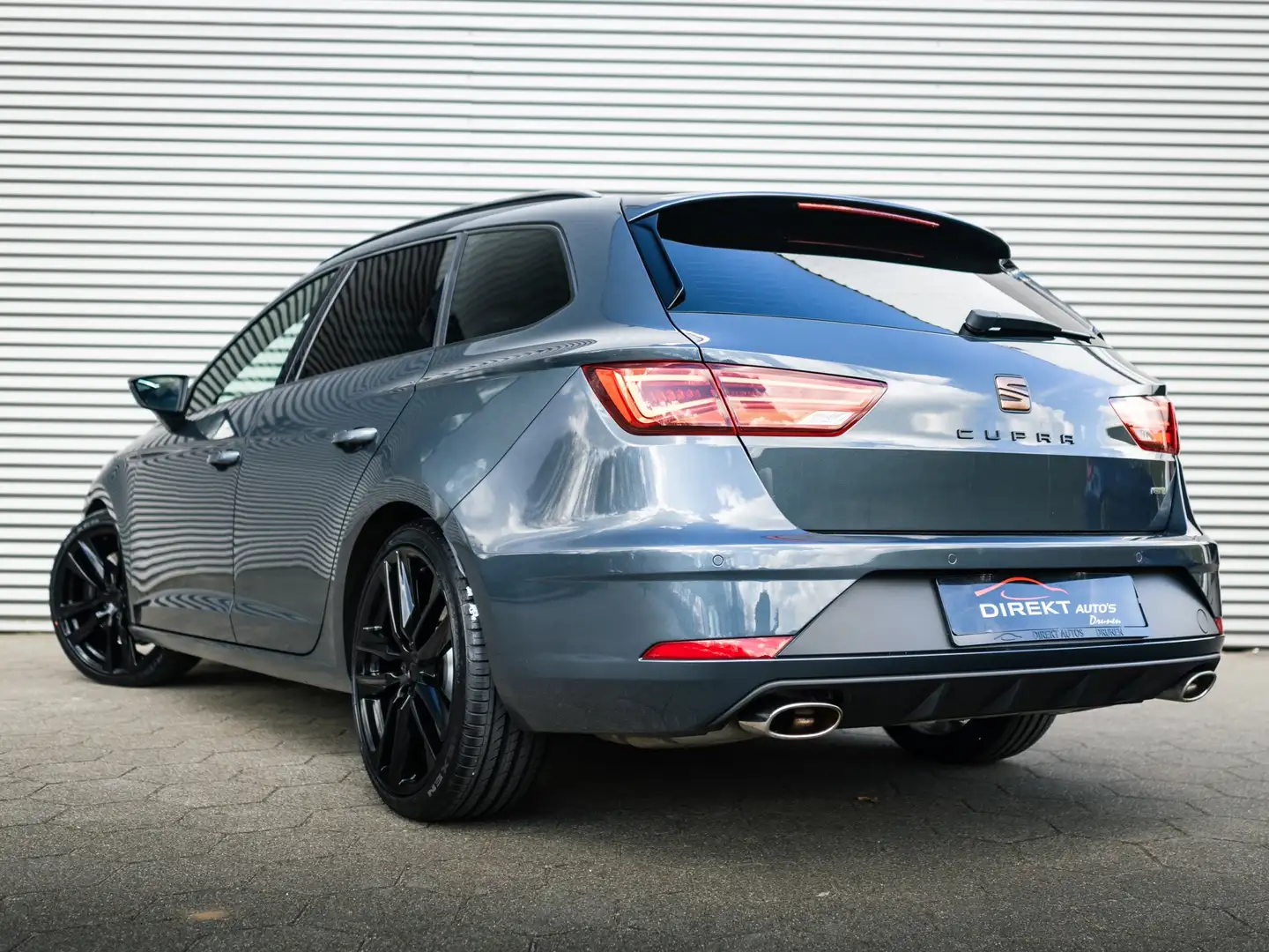 SEAT Leon ST 2.0 TSI CUPRA 300 4DRIVE PANO BEATS KEYLESS DCC Grijs - 2