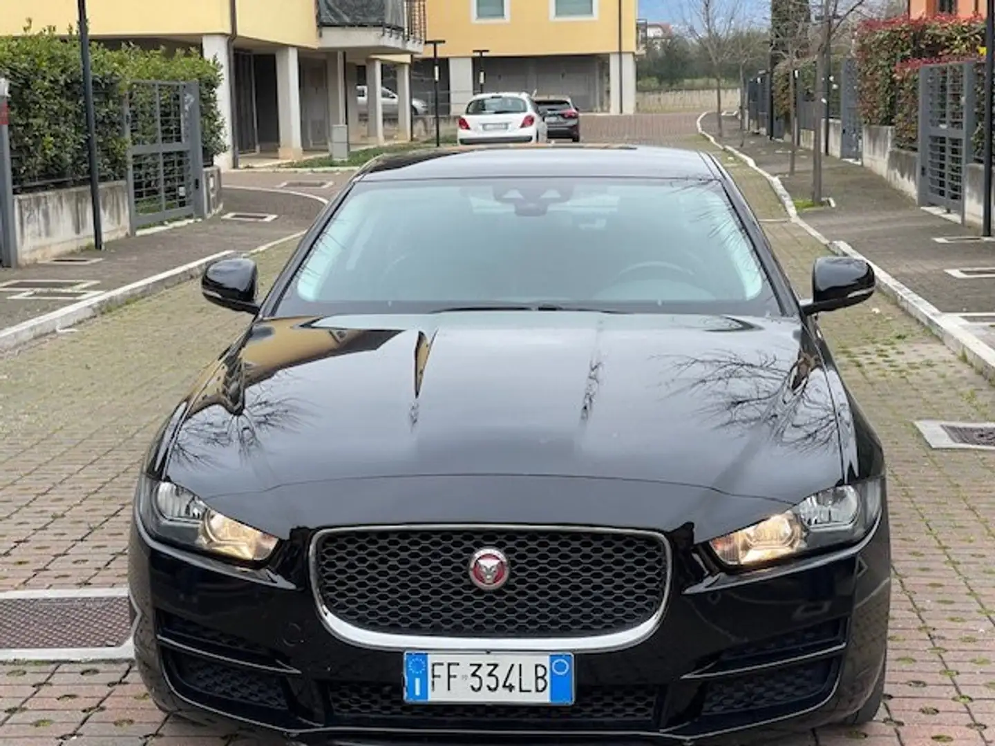 Jaguar XE XE 2.0d Prestige 180cv auto Green - 1