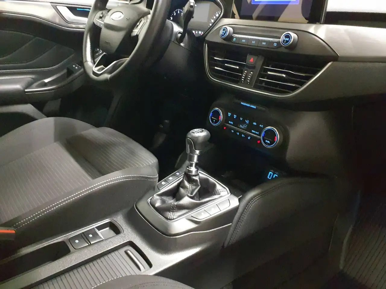 Ford Focus Titanium Winterpaket RFKA Totwinkel Asist Navi, миниатюра 11