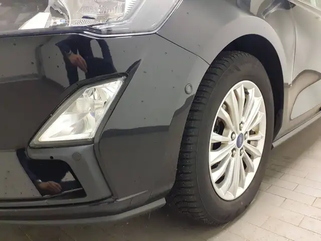 Ford Focus view 14