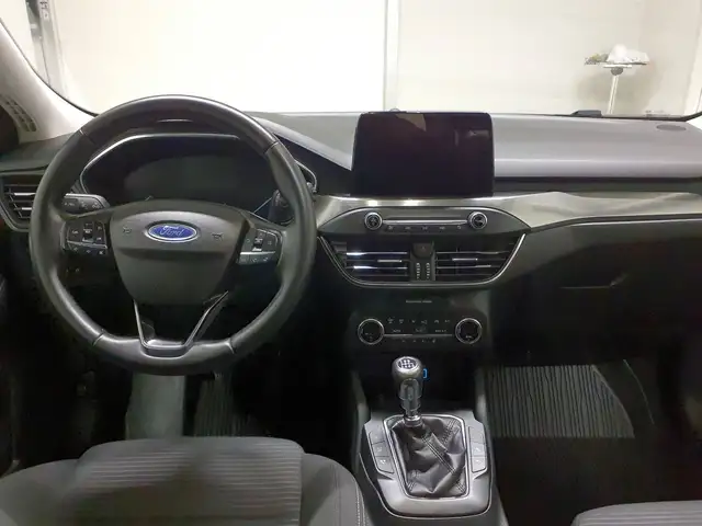 Ford Focus view 12