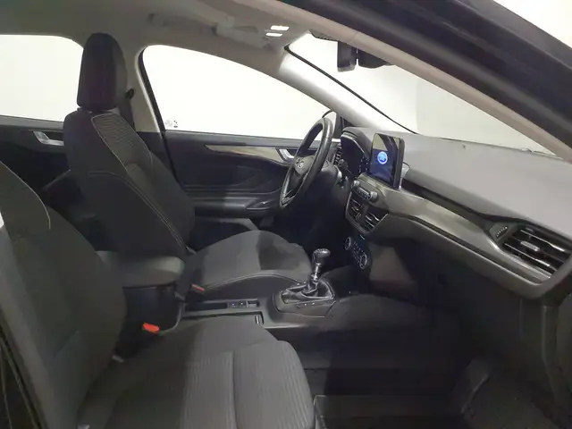 Ford Focus view 9