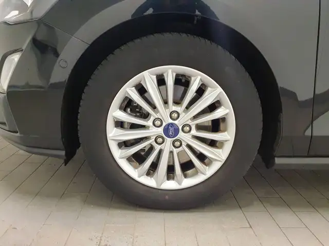 Ford Focus view 15