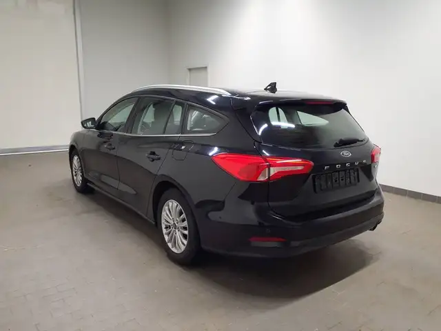 Ford Focus view 6