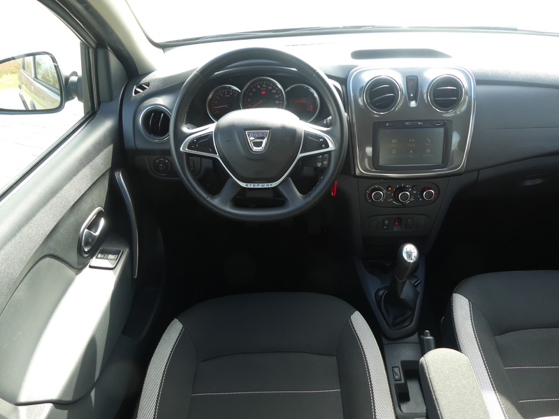 Dacia Sandero Stepway II 1.0 TCE Prestige Navi PDC USB — photo 10