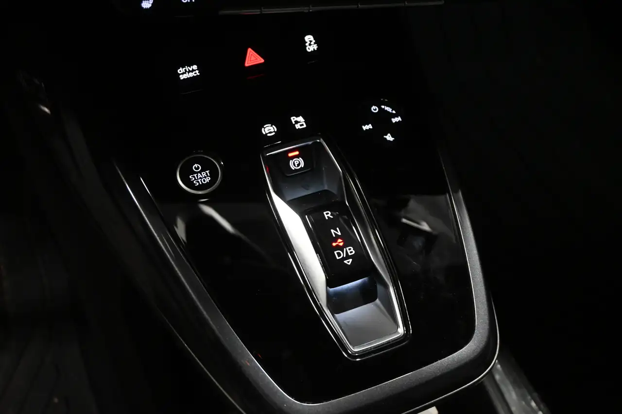 Audi Q4 e-tron снимка Audi Q4 e-tron