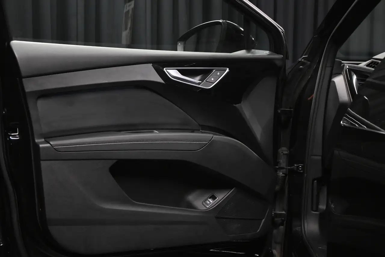 Audi Q4 e-tron снимка Audi Q4 e-tron