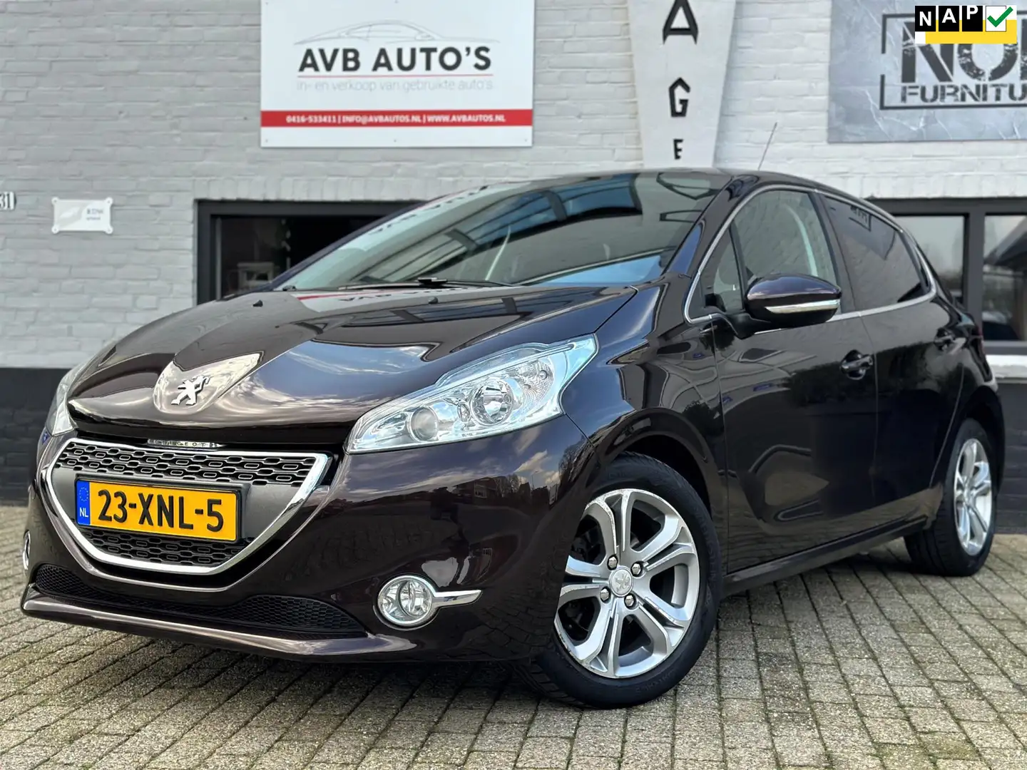 Peugeot 208 1.4 VTi Allure Clima Navi Cruise PDC APK tm 1-25 Braun - 1