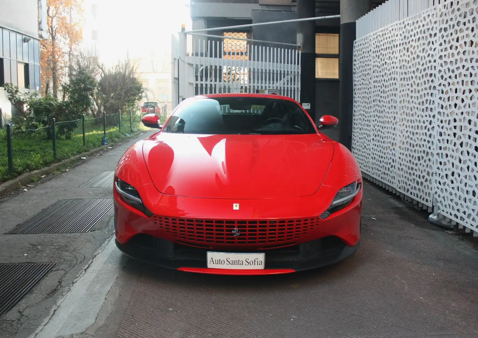 Ferrari Roma IVA esposta-Scudetti-2 Display-360°-Rosso Corsa Rosso - 2