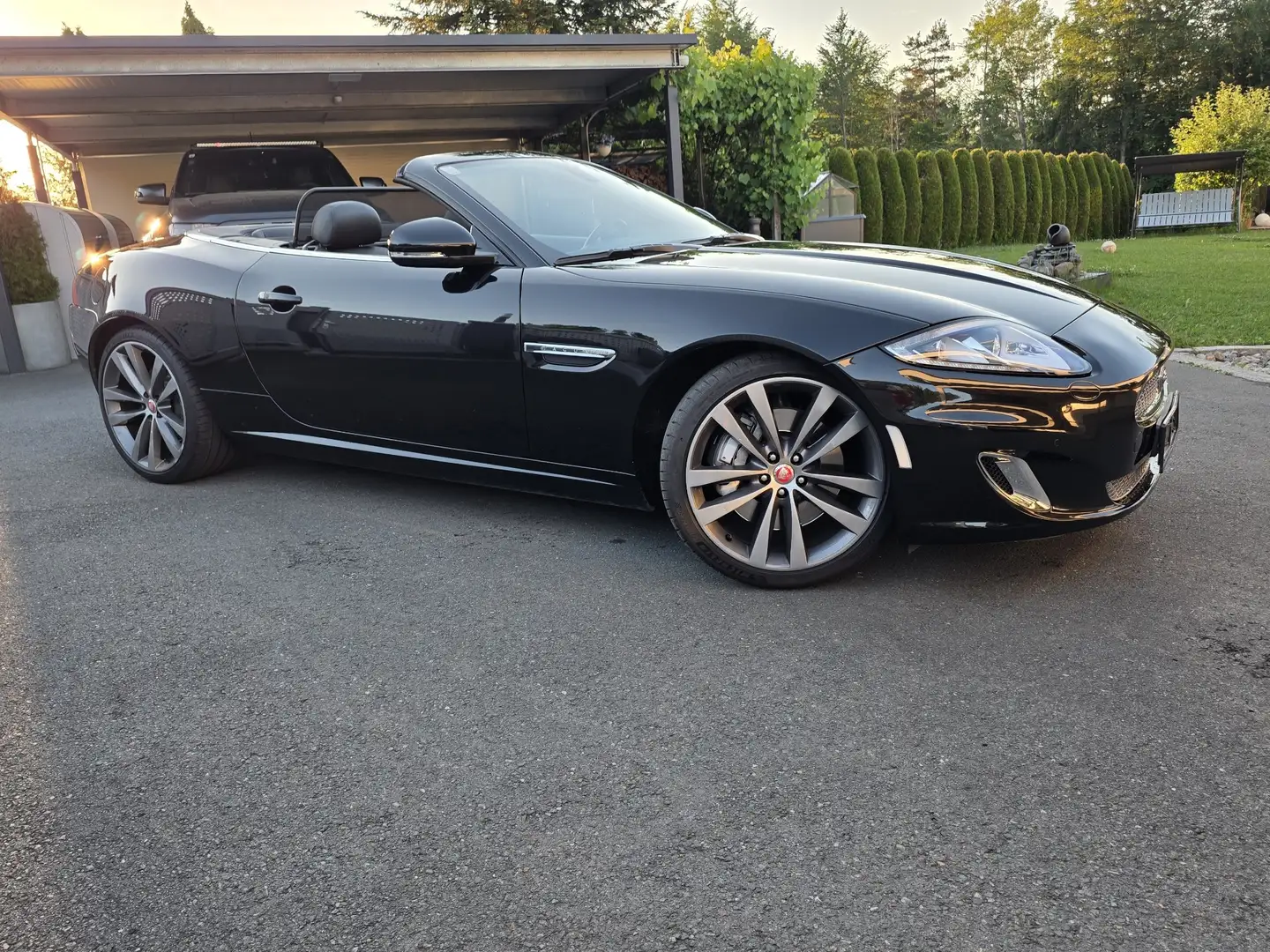 Jaguar XK8 Cabrio V8 5.0 Schwarz - 1