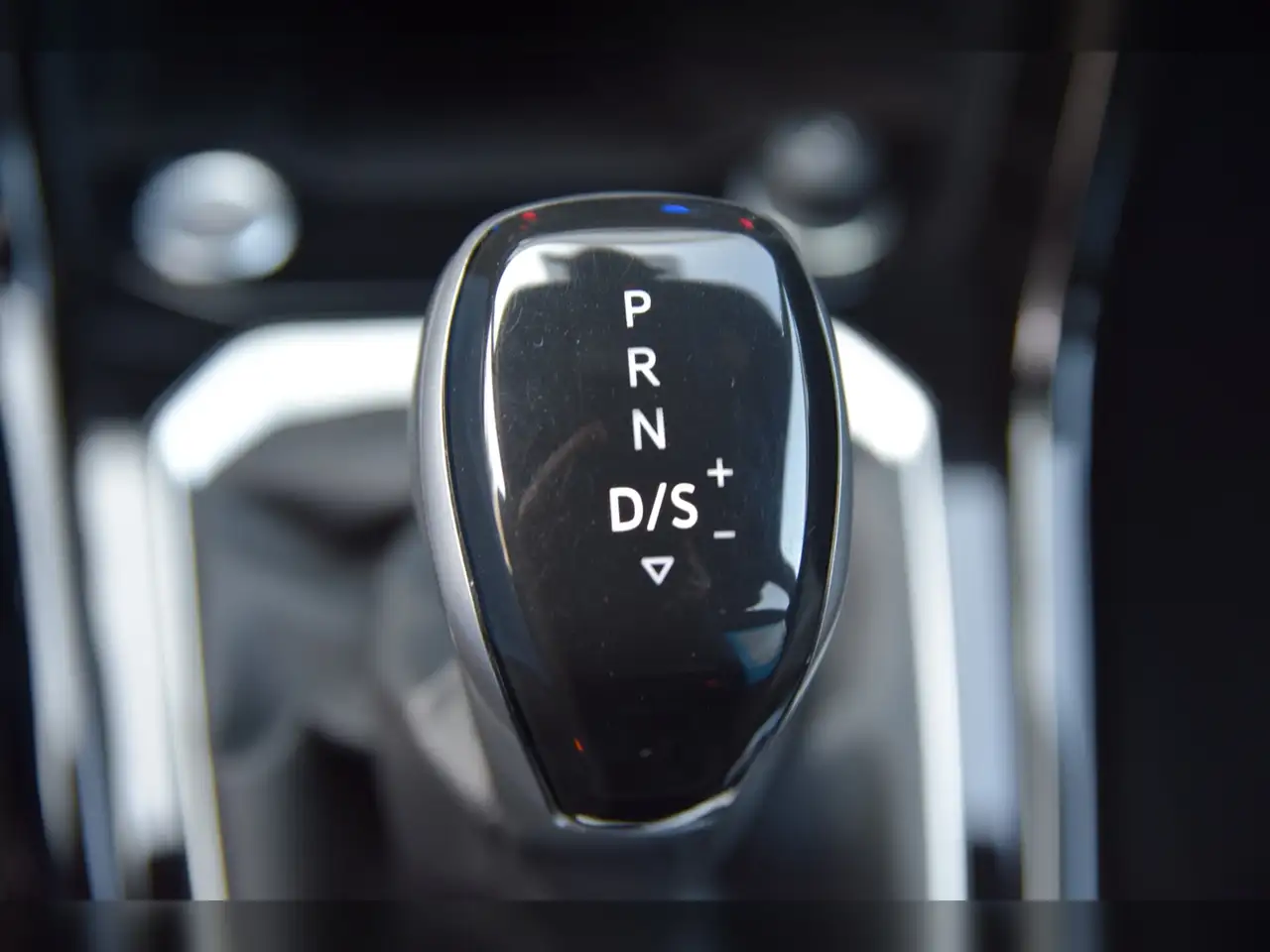 Volkswagen T-Roc TSI R-Line DSG AHK - Navi Pro - RearView 18