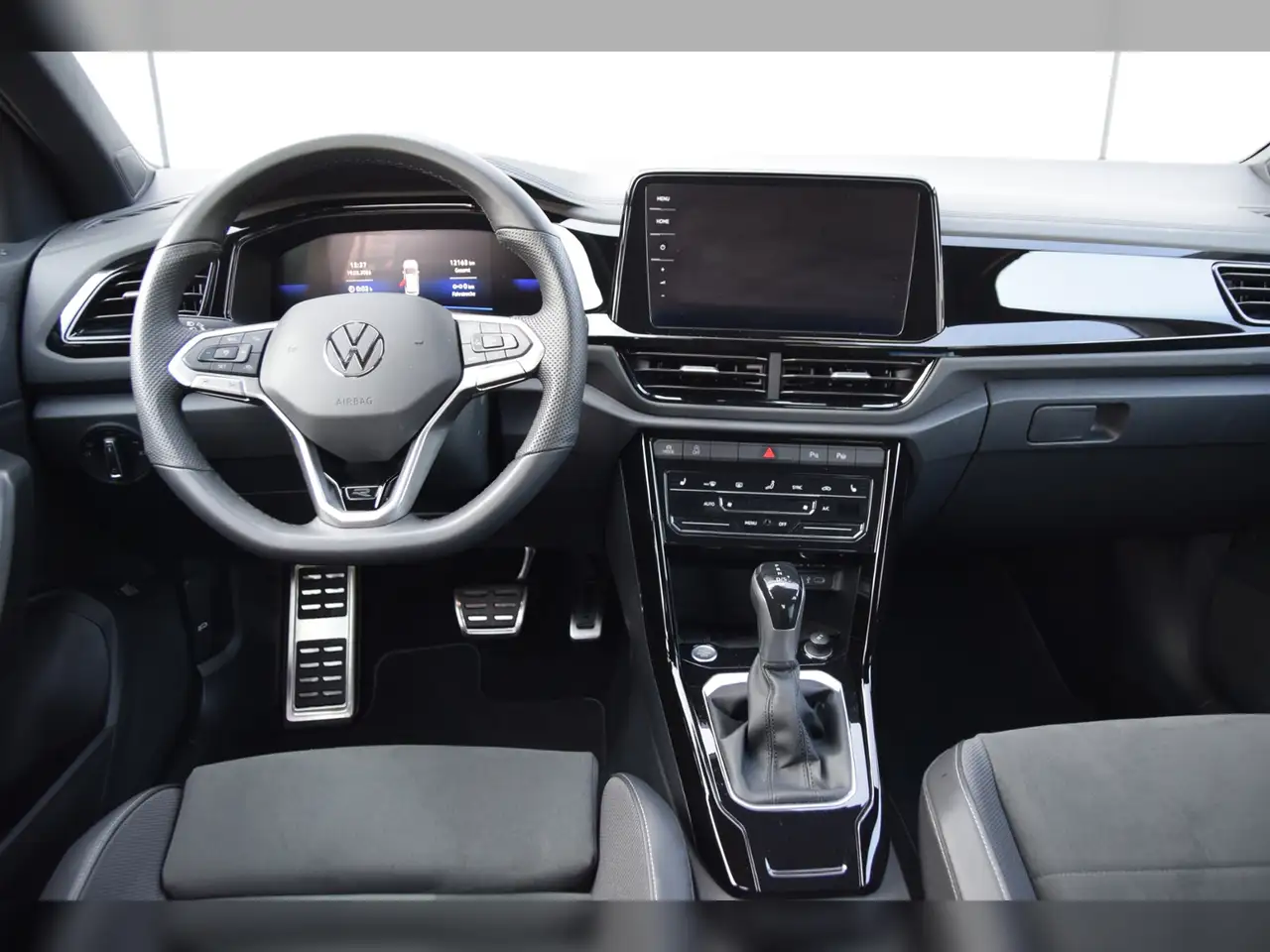 Volkswagen T-Roc TSI R-Line DSG AHK - Navi Pro - RearView 13