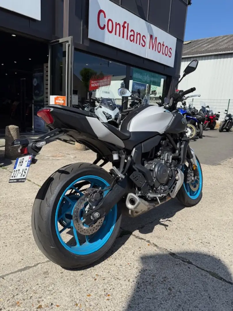 Yamaha MT-07 Gris - 2