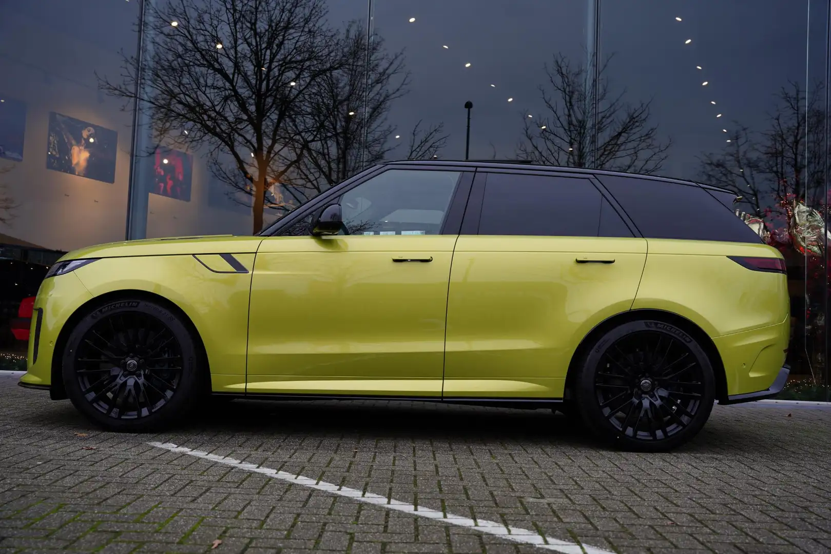 Land Rover Range Rover Sport P635 SV Celestial Sol Gelb - 2