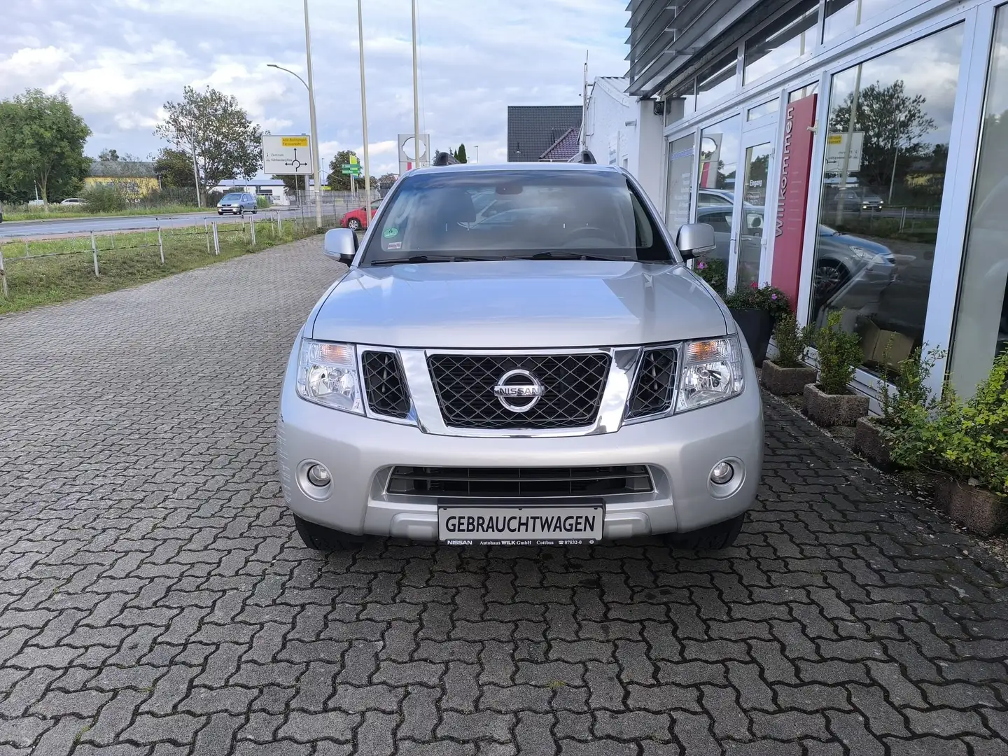 Nissan Pathfinder 2.5 dCi Comfort Silber - 1