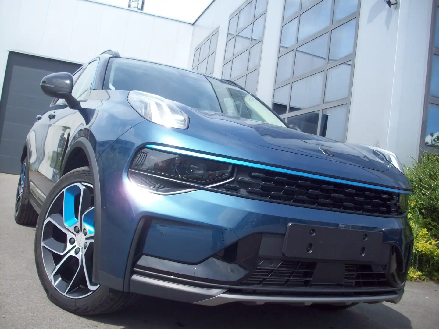 Lynk & Co 01 PHEV 1.5 Turbo Blau - 1