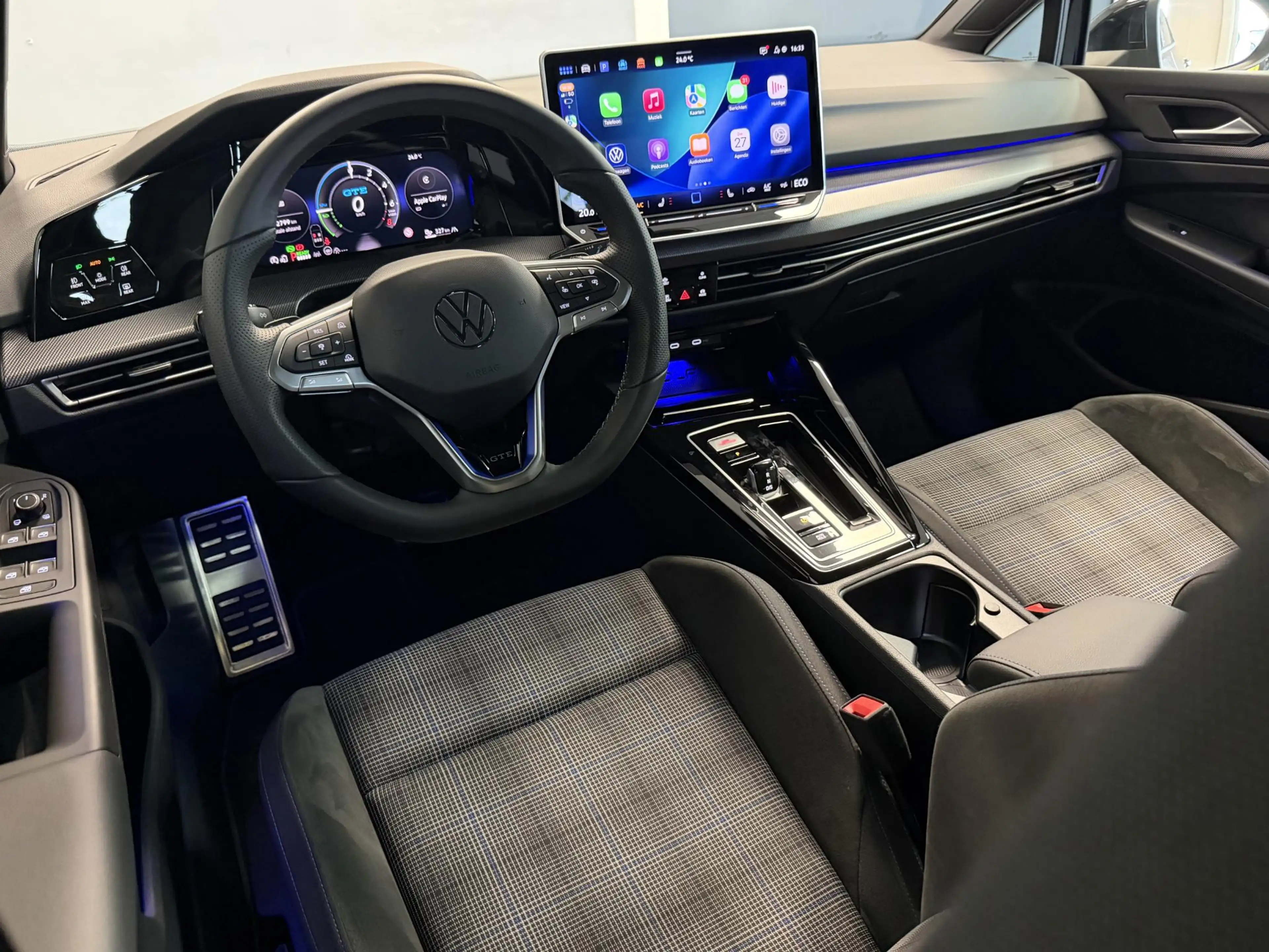 Volkswagen Golf GTE 1.5 eHybrid SOH 100% | Trekhaak | Adaptive cruise — photo 8