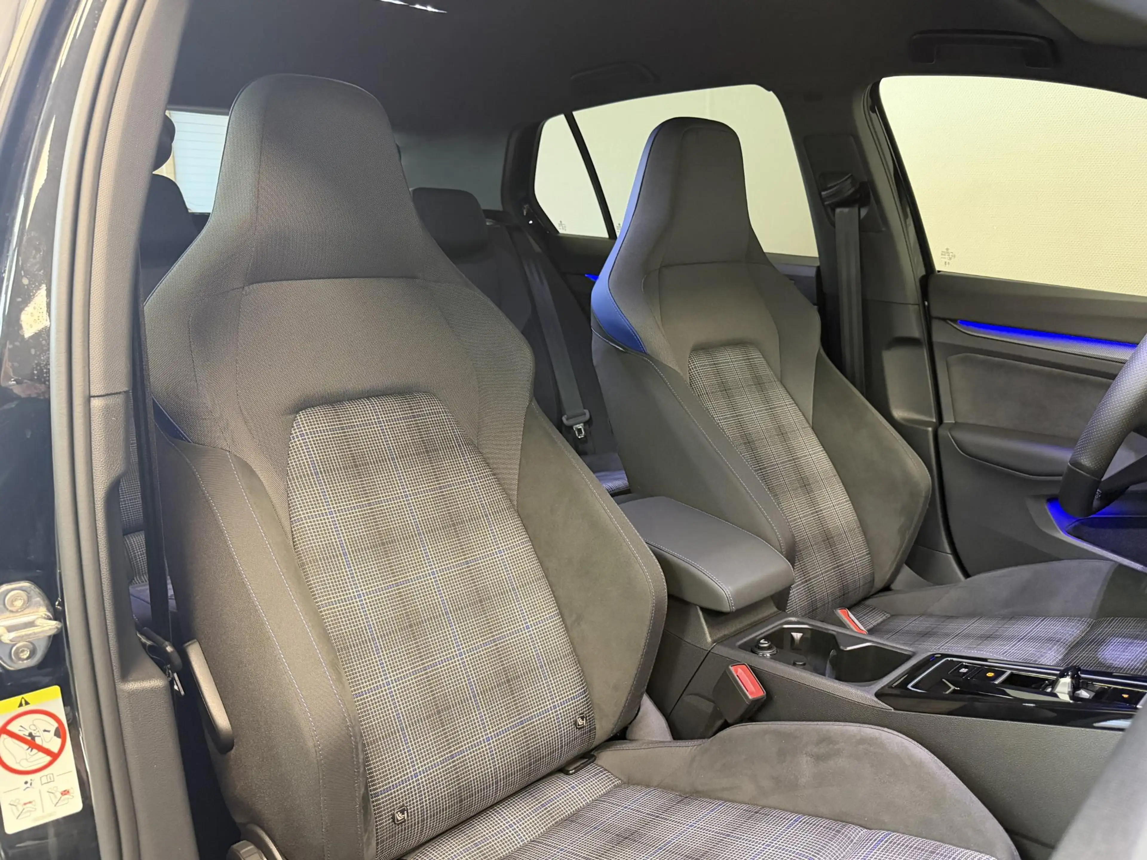 Volkswagen Golf GTE 1.5 eHybrid SOH 100% | Trekhaak | Adaptive cruise — photo 24
