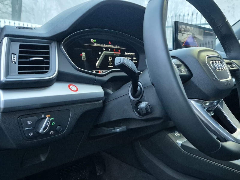 Audi Q5 40 TDI quattro basis — photo 10