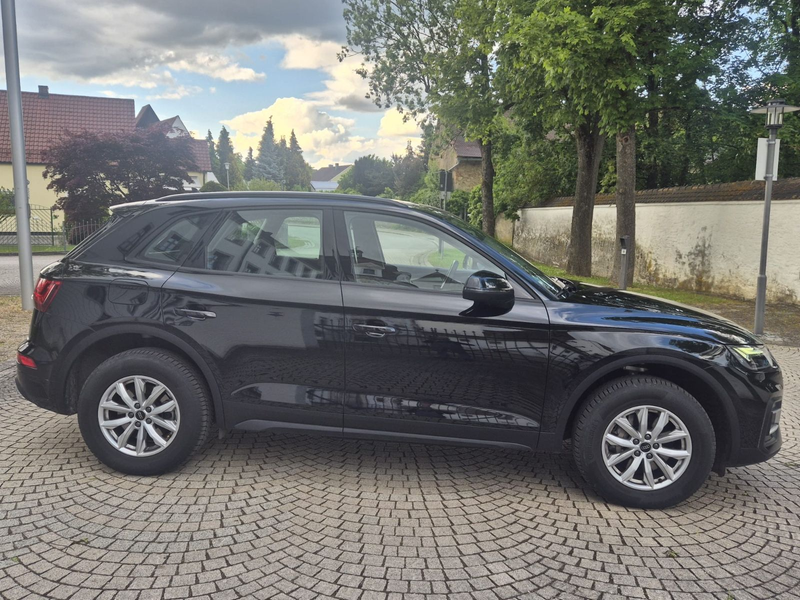 Audi Q5 40 TDI quattro basis — photo 6