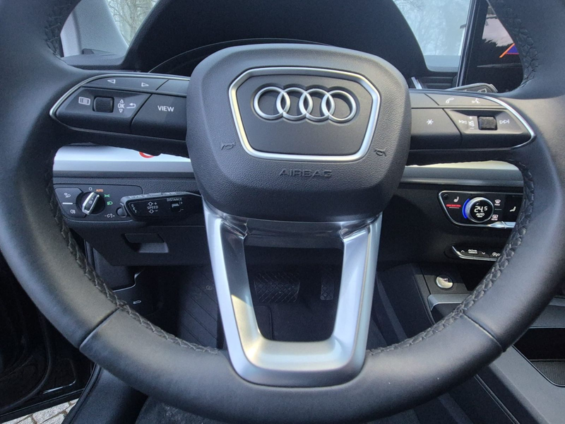 Audi Q5 40 TDI quattro basis — photo 11