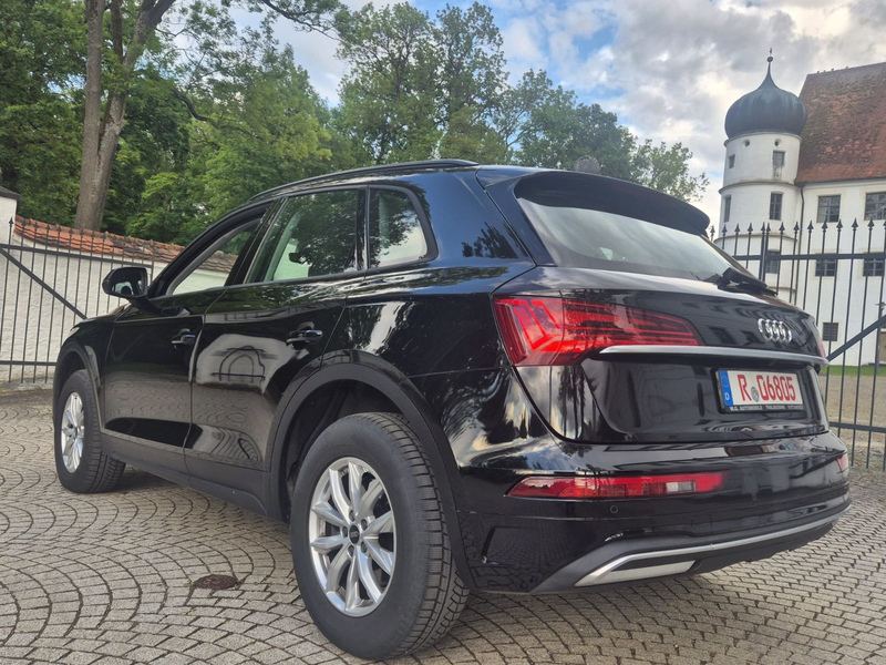 Audi Q5 40 TDI quattro basis — photo 3