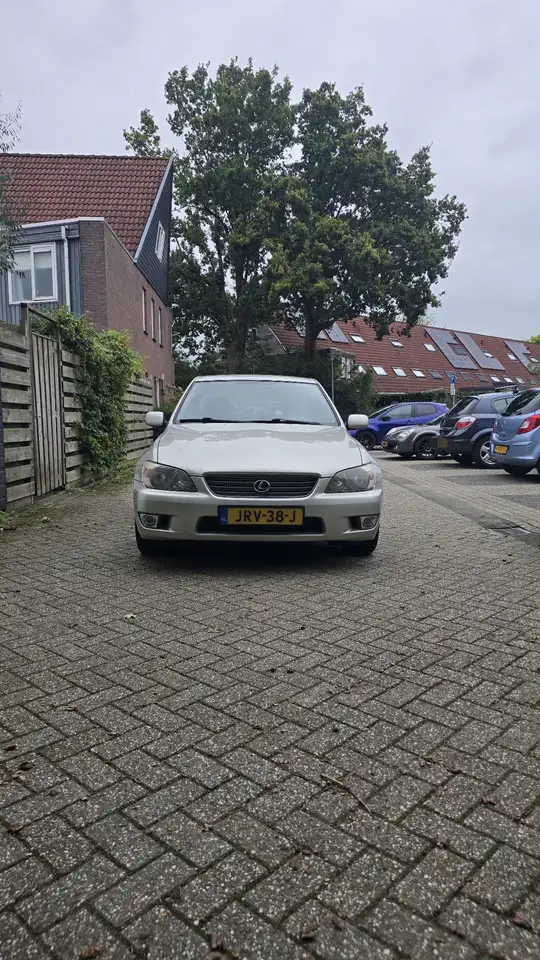 Lexus IS 200, foto 2