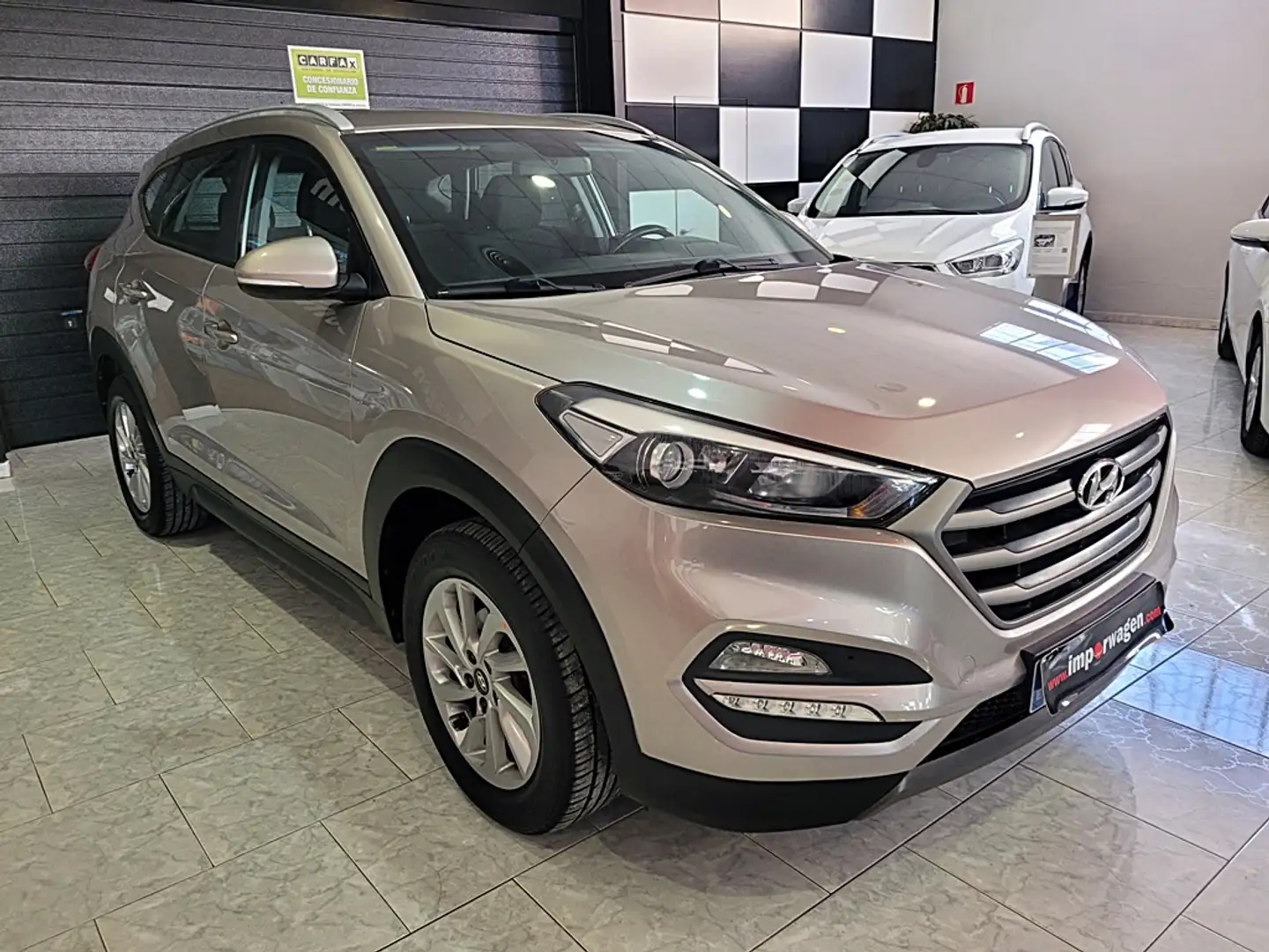 Hyundai TUCSON 1.7CRDI BD Klass Sky Marrón - 2