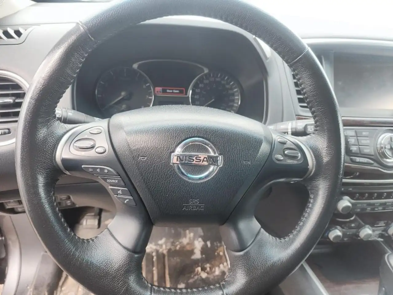 Nissan Pathfinder снимка Nissan Pathfinder